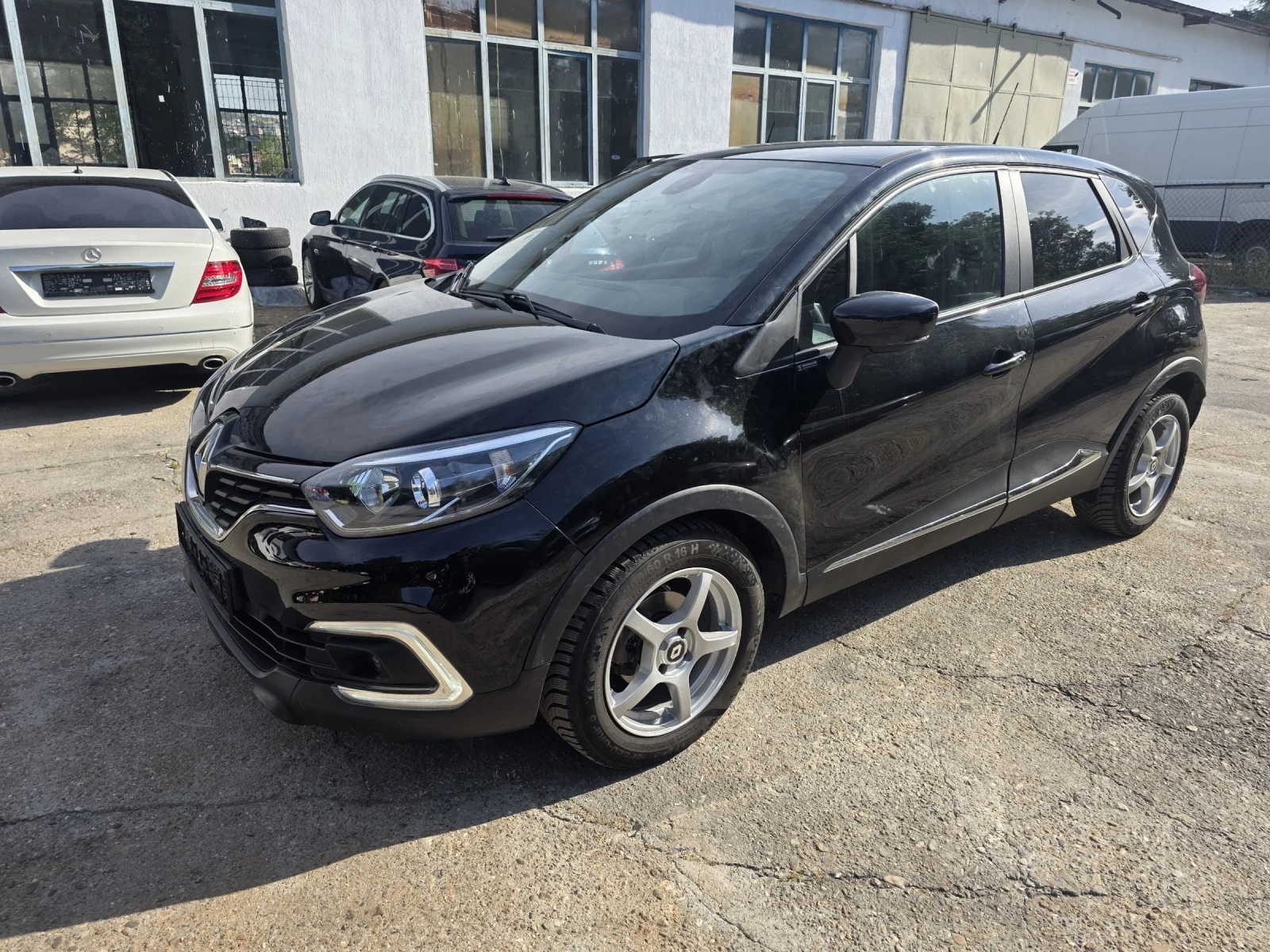 Renault Captur TCe 90 , снимка 3 - Автомобили и джипове - 54746601