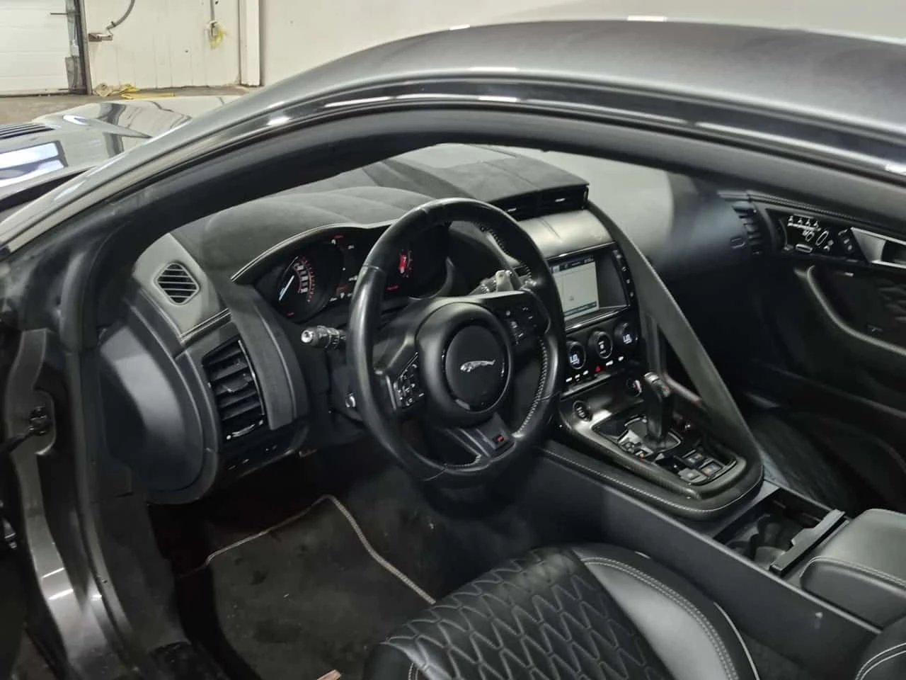 Jaguar F-Type * SVR * CARFAX * БЕЗ ПЪРВОНАЧАЛНА ВНОСКА, снимка 10 - Автомобили и джипове - 55363379