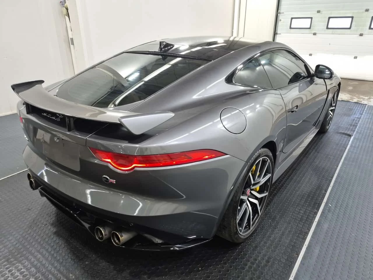Jaguar F-Type * SVR * CARFAX * БЕЗ ПЪРВОНАЧАЛНА ВНОСКА, снимка 3 - Автомобили и джипове - 55363379