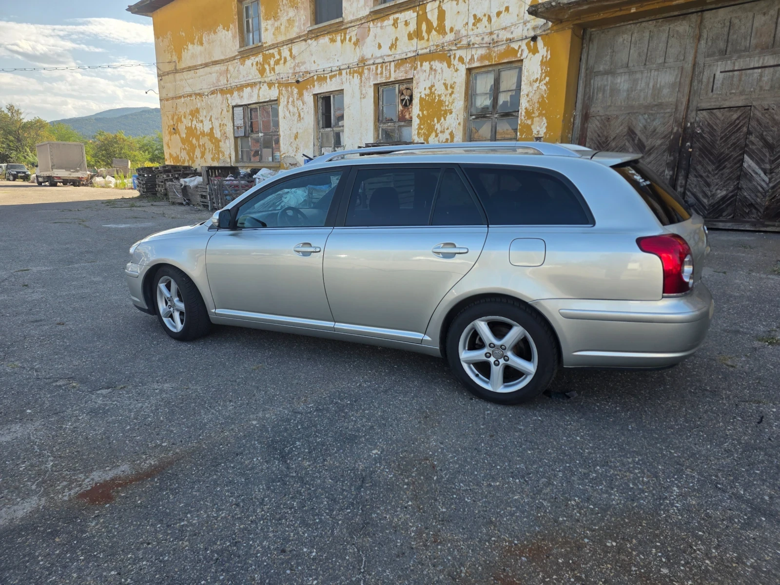 Toyota Avensis 2.2 150hp facelift, снимка 6 - Автомобили и джипове - 55449261