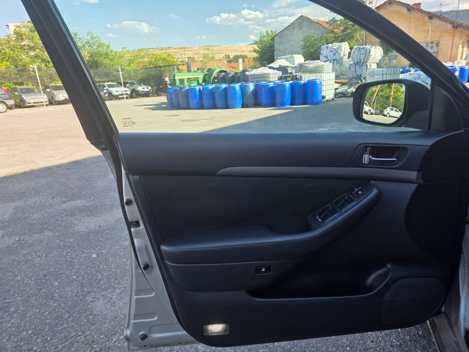 Toyota Avensis 2.2 150hp facelift, снимка 11 - Автомобили и джипове - 55449261