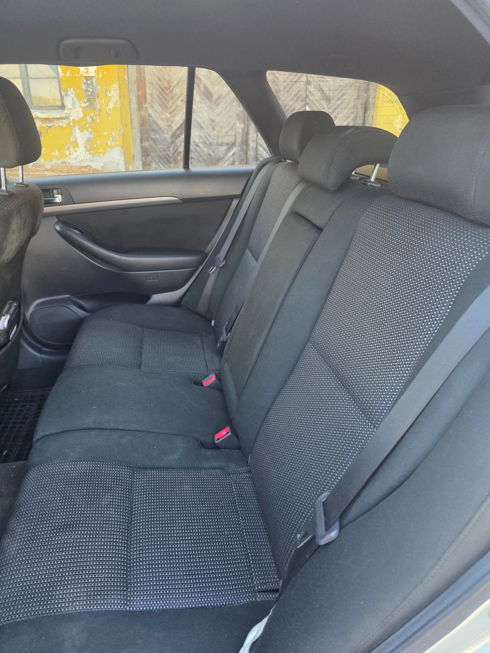 Toyota Avensis 2.2 150hp facelift, снимка 10 - Автомобили и джипове - 55449261