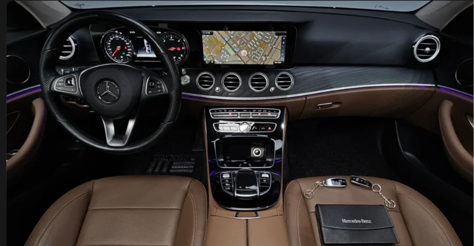 Mercedes-Benz E 220 * АВТО КРЕДИТ* ЦЕНА ДО БГ * Сервизна история * , снимка 10 - Автомобили и джипове - 55484347