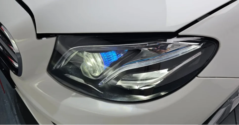Mercedes-Benz E 220 * АВТО КРЕДИТ* ЦЕНА ДО БГ * Сервизна история * , снимка 5 - Автомобили и джипове - 55484347