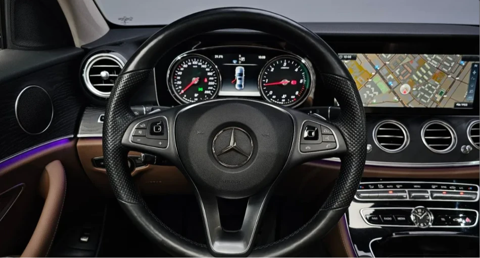 Mercedes-Benz E 220 * АВТО КРЕДИТ* ЦЕНА ДО БГ * Сервизна история * , снимка 11 - Автомобили и джипове - 55484347