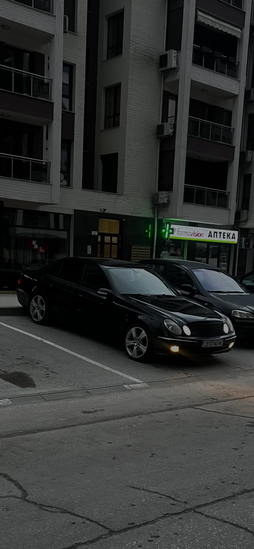Mercedes-Benz E 220, снимка 4 - Автомобили и джипове - 55853935