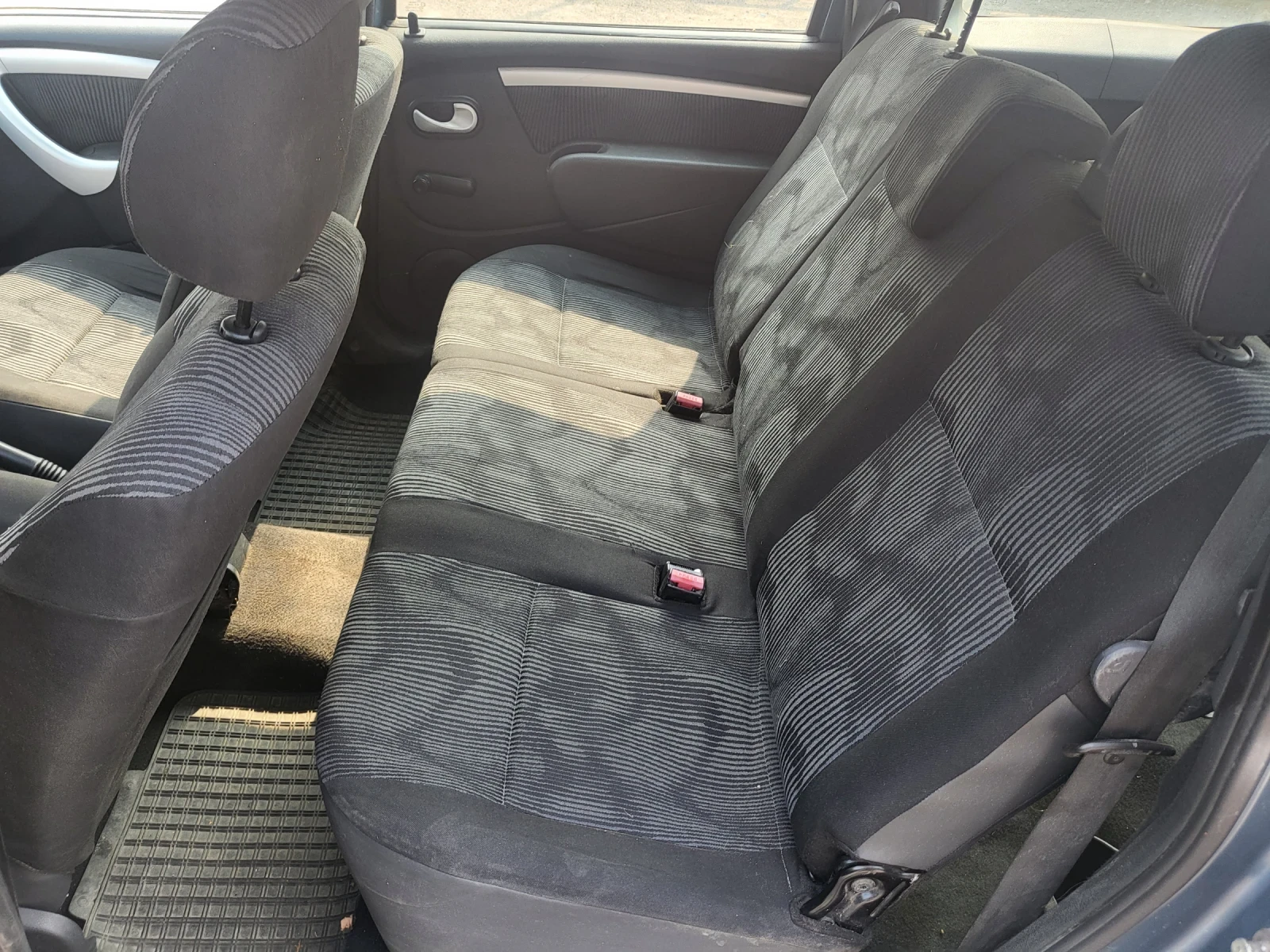 Dacia Logan 1.4, 6+ 1, клима, газ , снимка 10 - Автомобили и джипове - 56014149