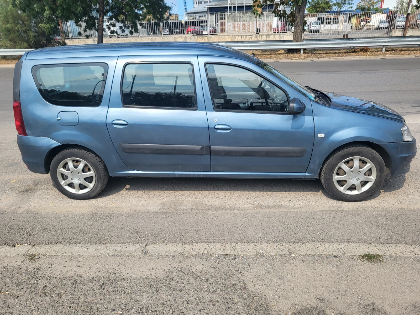 Dacia Logan 1.4, 6+ 1, клима, газ , снимка 4 - Автомобили и джипове - 56014149