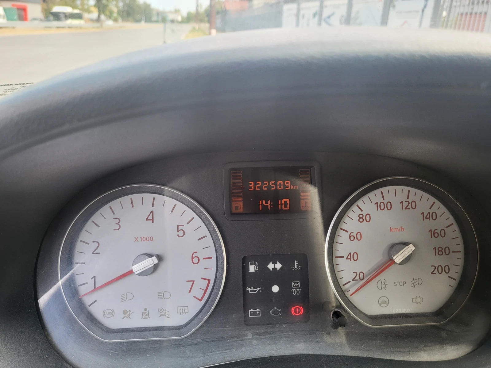 Dacia Logan 1.4, 6+ 1, клима, газ , снимка 14 - Автомобили и джипове - 56014149