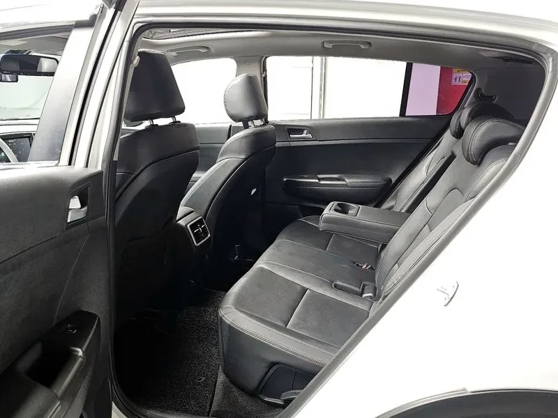 Kia Sportage 1.7 2Wd Noblesse, снимка 11 - Автомобили и джипове - 55350793
