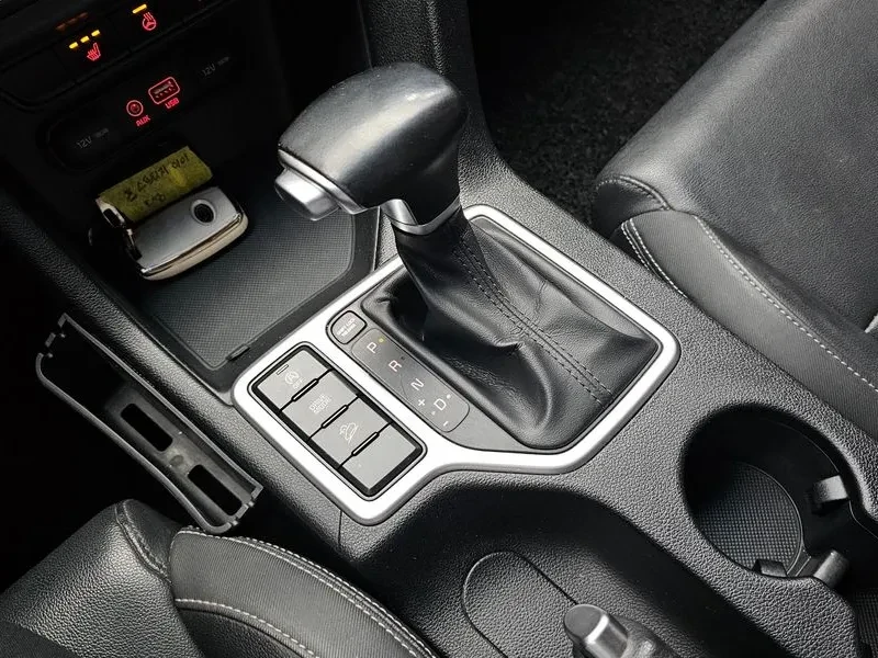 Kia Sportage 1.7 2Wd Noblesse, снимка 9 - Автомобили и джипове - 55350793