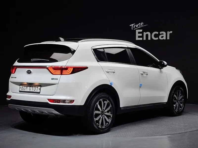 Kia Sportage 1.7 2Wd Noblesse, снимка 2 - Автомобили и джипове - 55350793