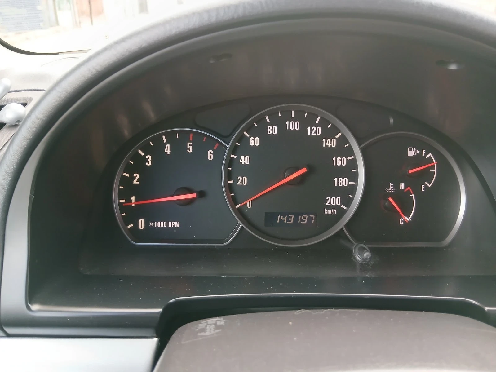 Suzuki Grand vitara 2.0HDI klima, снимка 6 - Автомобили и джипове - 54219023