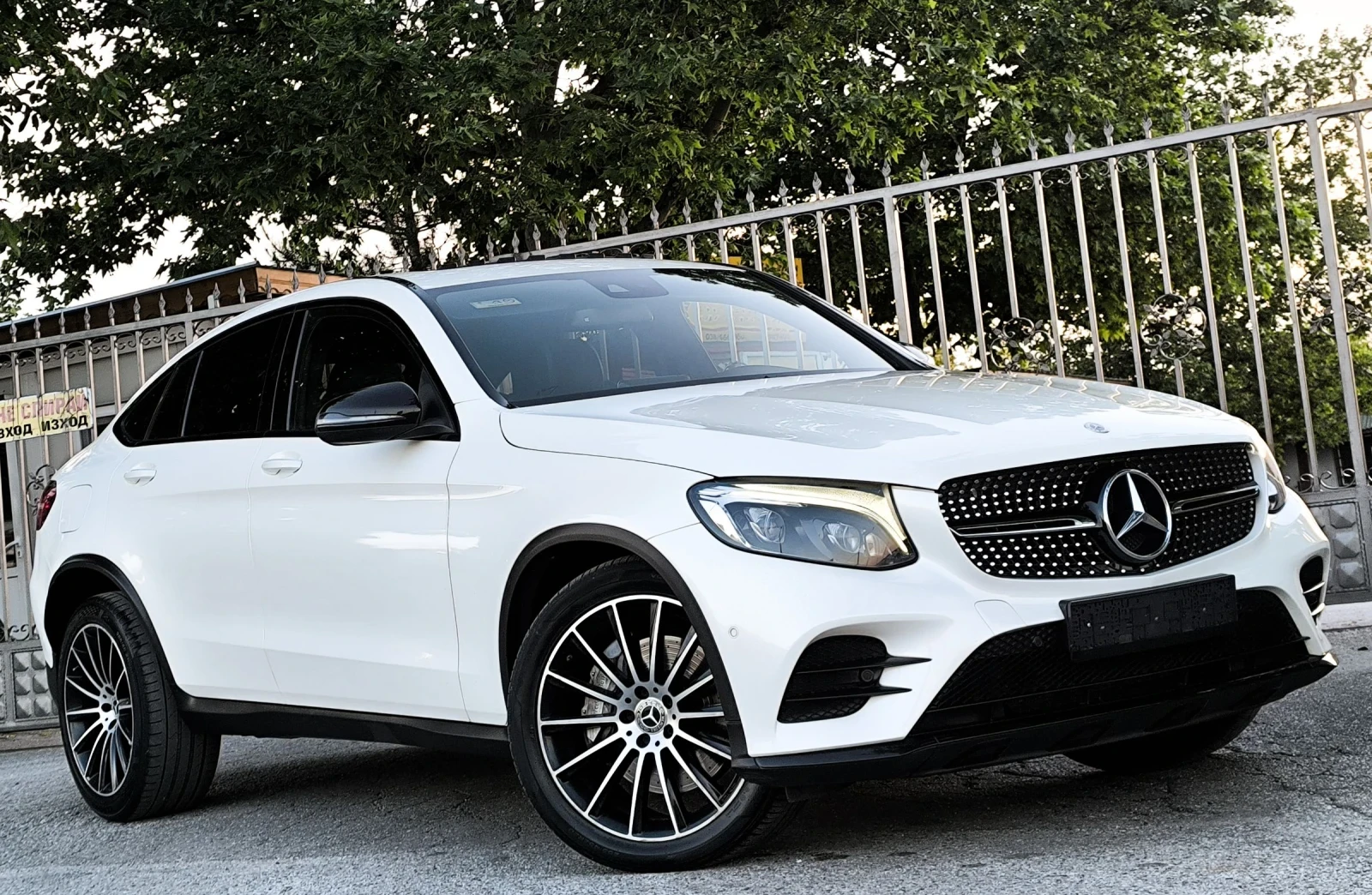 Mercedes-Benz GLC 220 D AMG LINE 9G 4MATIC , снимка 3 - Автомобили и джипове - 54858411