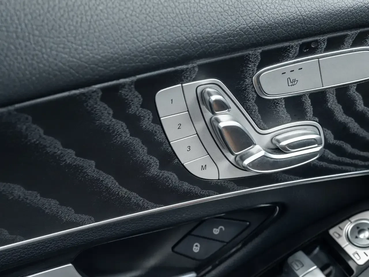 Mercedes-Benz GLC 300 AMG LINE* FACE* ПАНО* ОТ ПРЕДСТАВИТЕЛСТВО, снимка 11 - Автомобили и джипове - 55960194