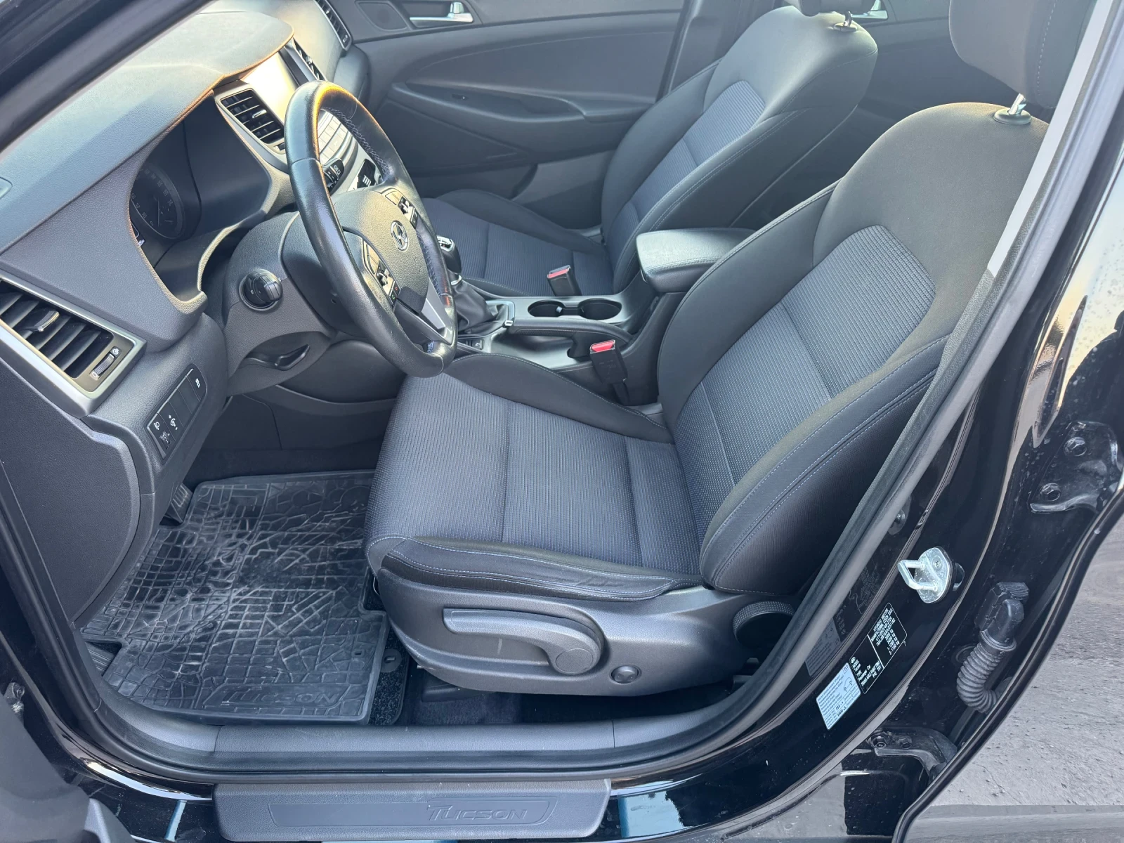 Hyundai Tucson 1.7CRDI , снимка 8 - Автомобили и джипове - 56132724