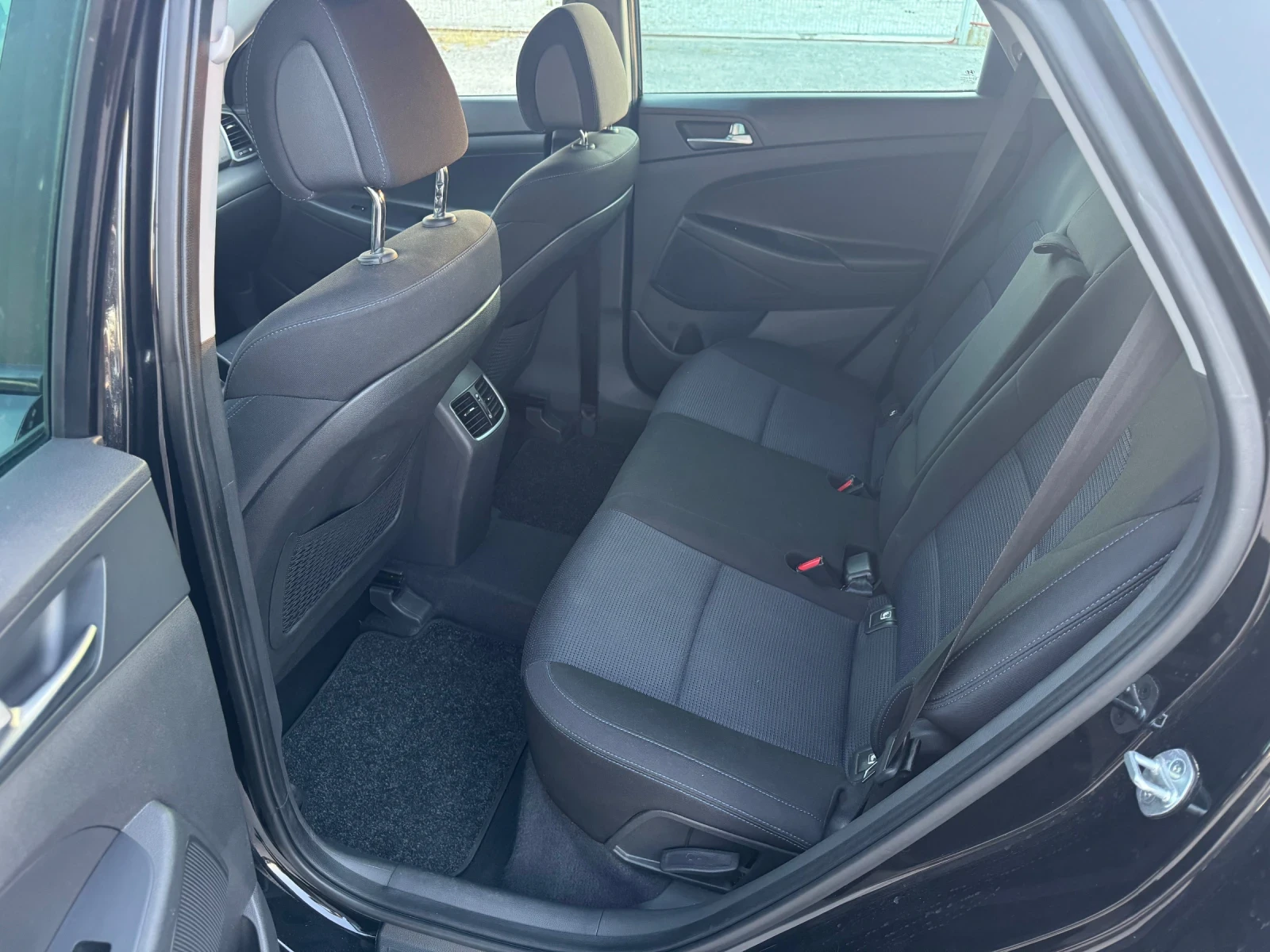 Hyundai Tucson 1.7CRDI , снимка 12 - Автомобили и джипове - 56132724