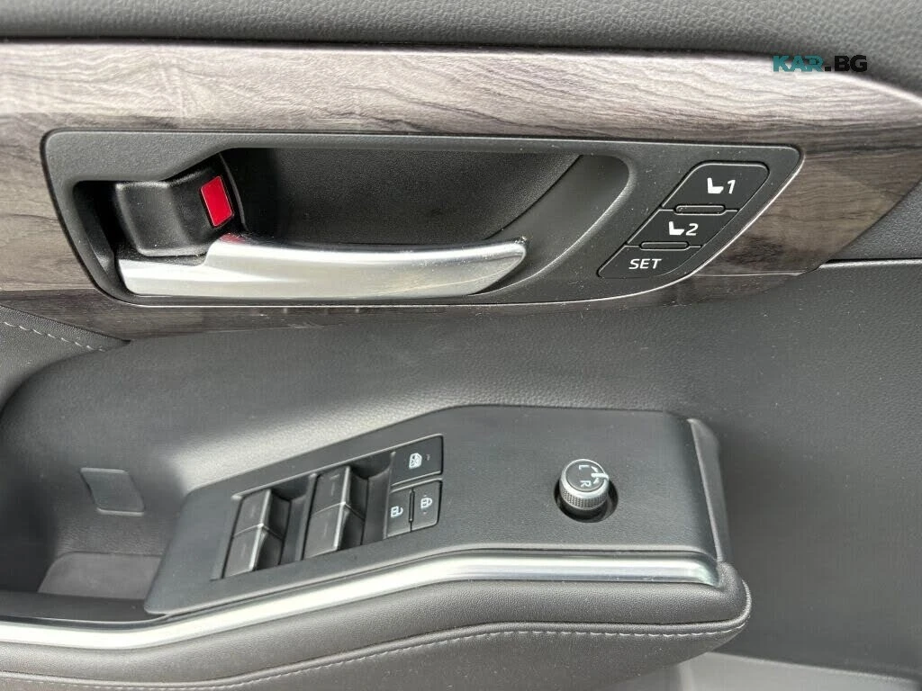 Toyota Highlander PLATINUM* 4X4* ОБДУХВАНЕ* 360 КАМЕРА* 4 ПОДГРЕВА* , снимка 13 - Автомобили и джипове - 56313730