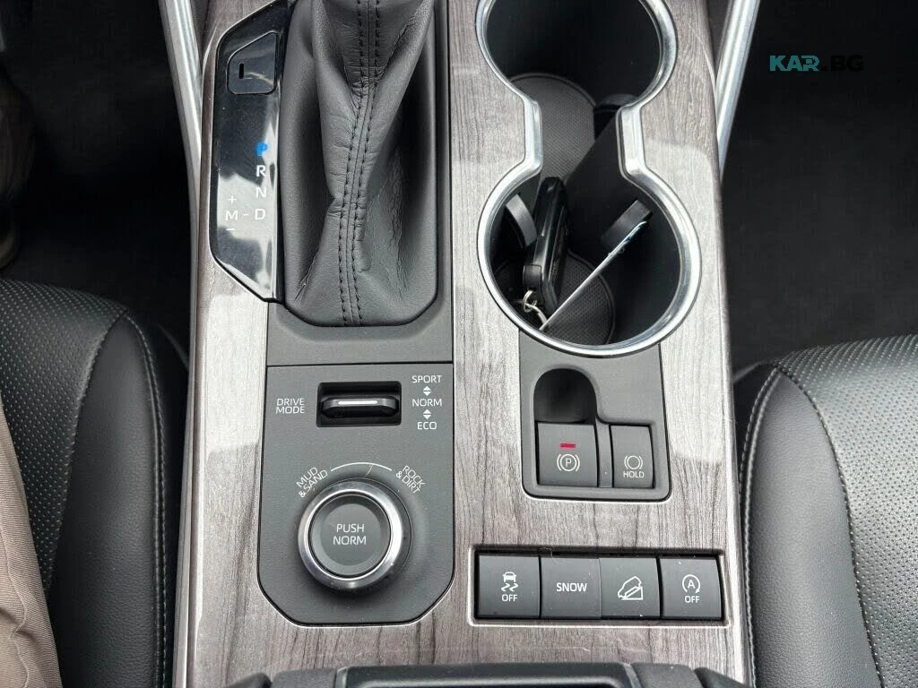 Toyota Highlander PLATINUM* 4X4* ОБДУХВАНЕ* 360 КАМЕРА* 4 ПОДГРЕВА* , снимка 10 - Автомобили и джипове - 56313730