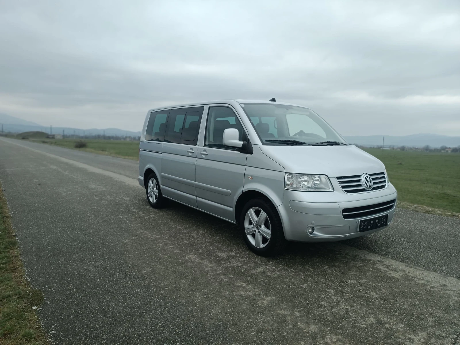 VW Multivan НОВ ВНОС , снимка 2 - Бусове и автобуси - 54057610