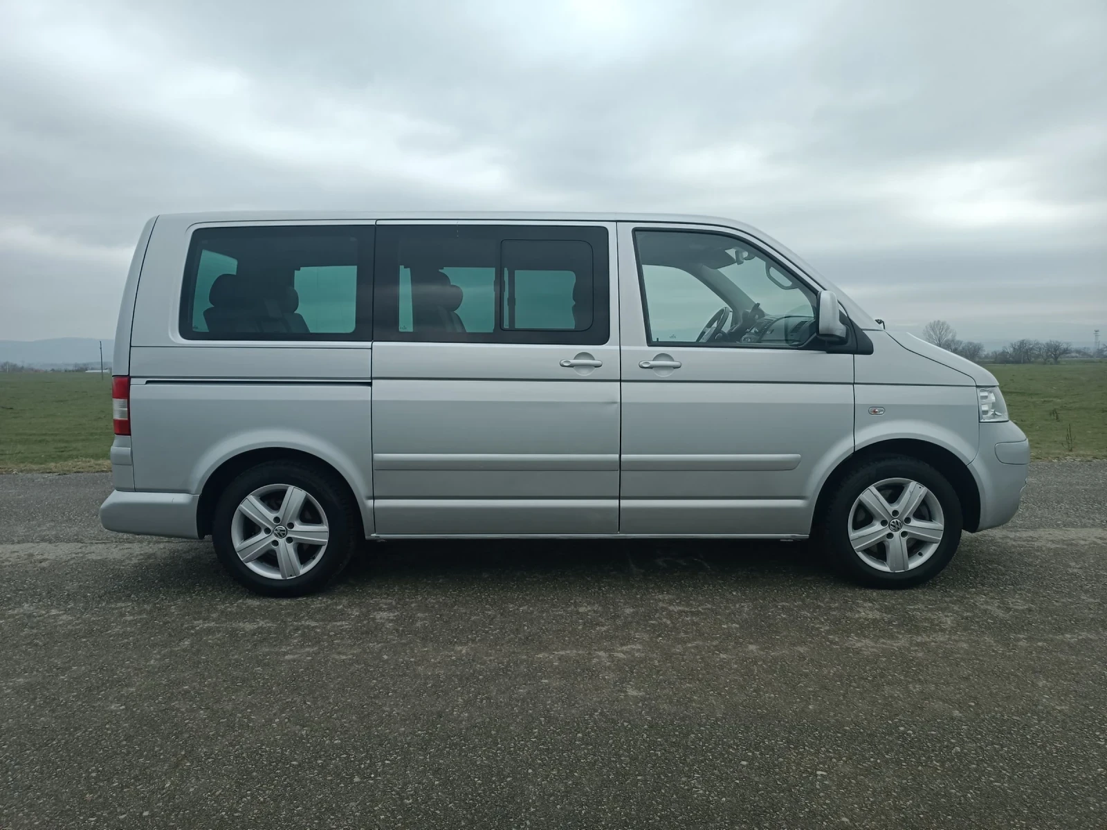 VW Multivan НОВ ВНОС , снимка 3 - Бусове и автобуси - 54057610