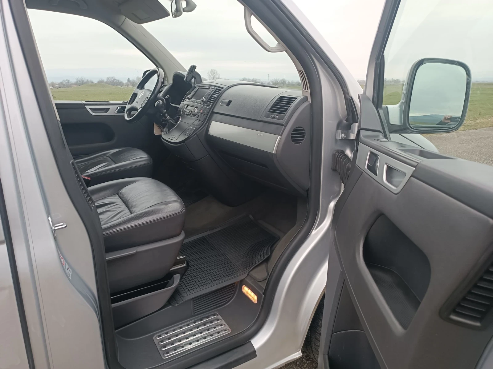 VW Multivan НОВ ВНОС , снимка 10 - Бусове и автобуси - 54057610