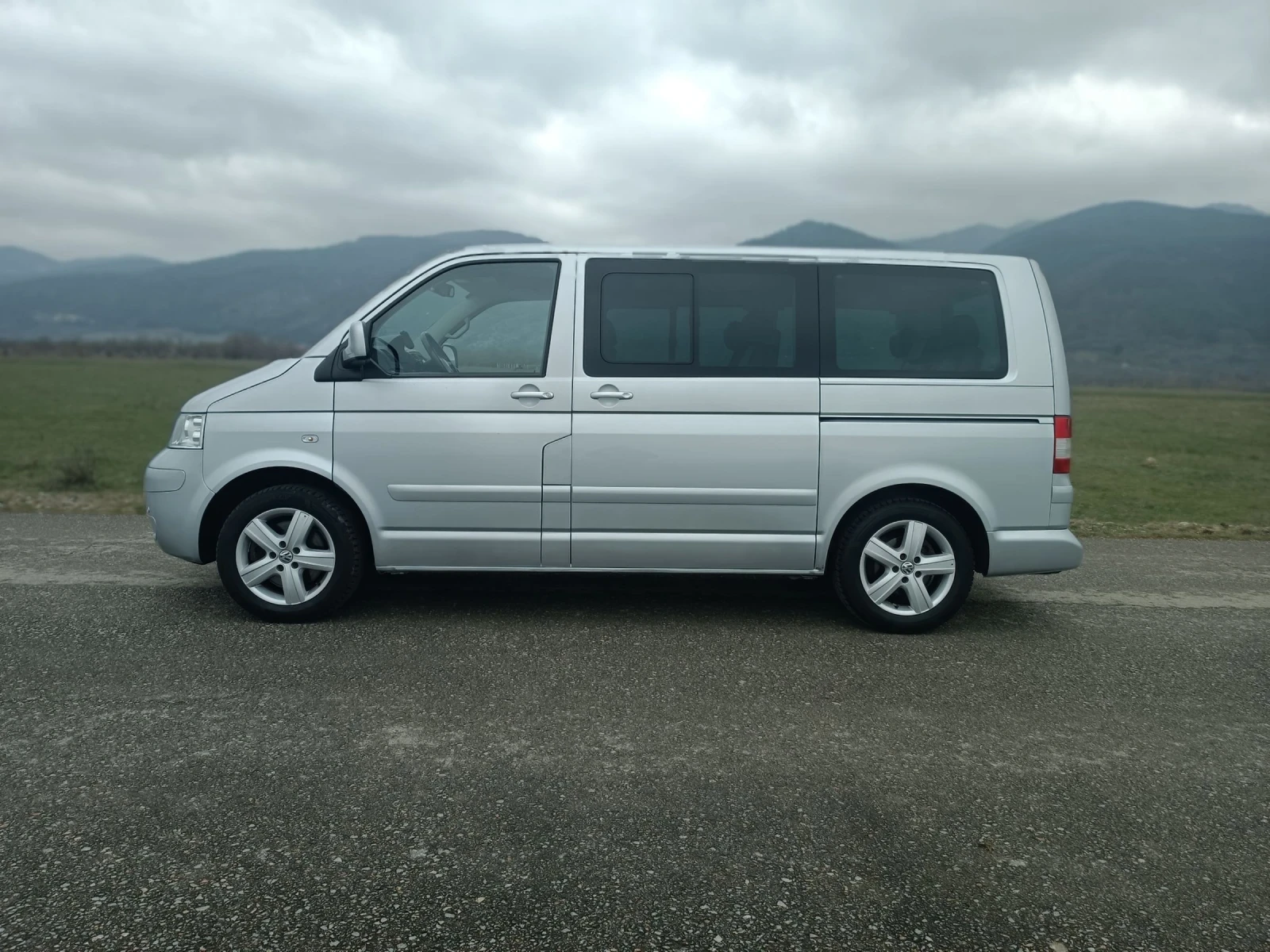 VW Multivan НОВ ВНОС , снимка 7 - Бусове и автобуси - 54057610