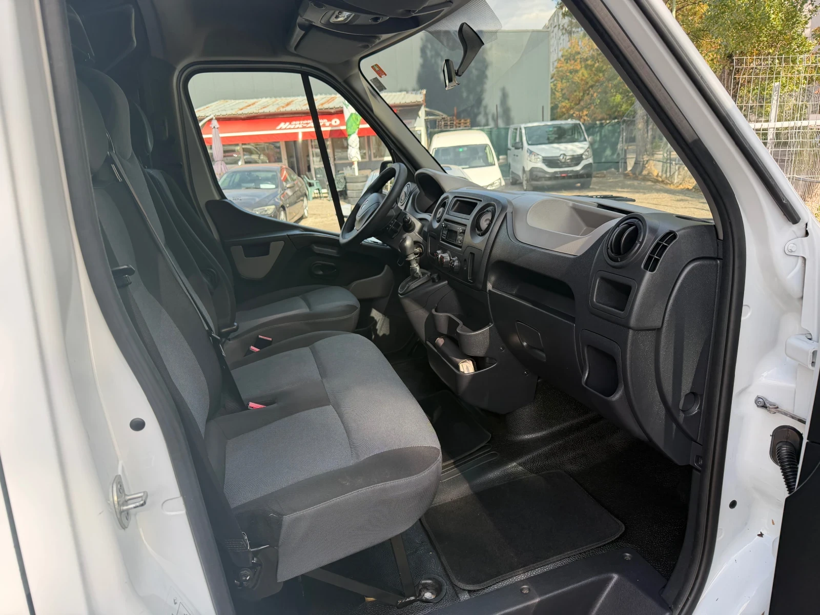 Renault Master 2.3DCI* L2H2, снимка 13 - Бусове и автобуси - 56220419