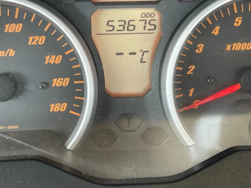 Suzuki Burgman с нов акумулатор - 2 налични, снимка 3 - Мотоциклети и мототехника - 51450767