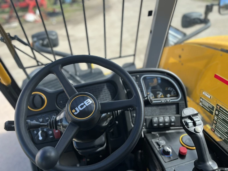 Телескопичен товарач JCB 525-60, снимка 8 - Селскостопанска техника - 49857686