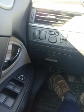 Toyota Avensis VVTi Executive, снимка 13