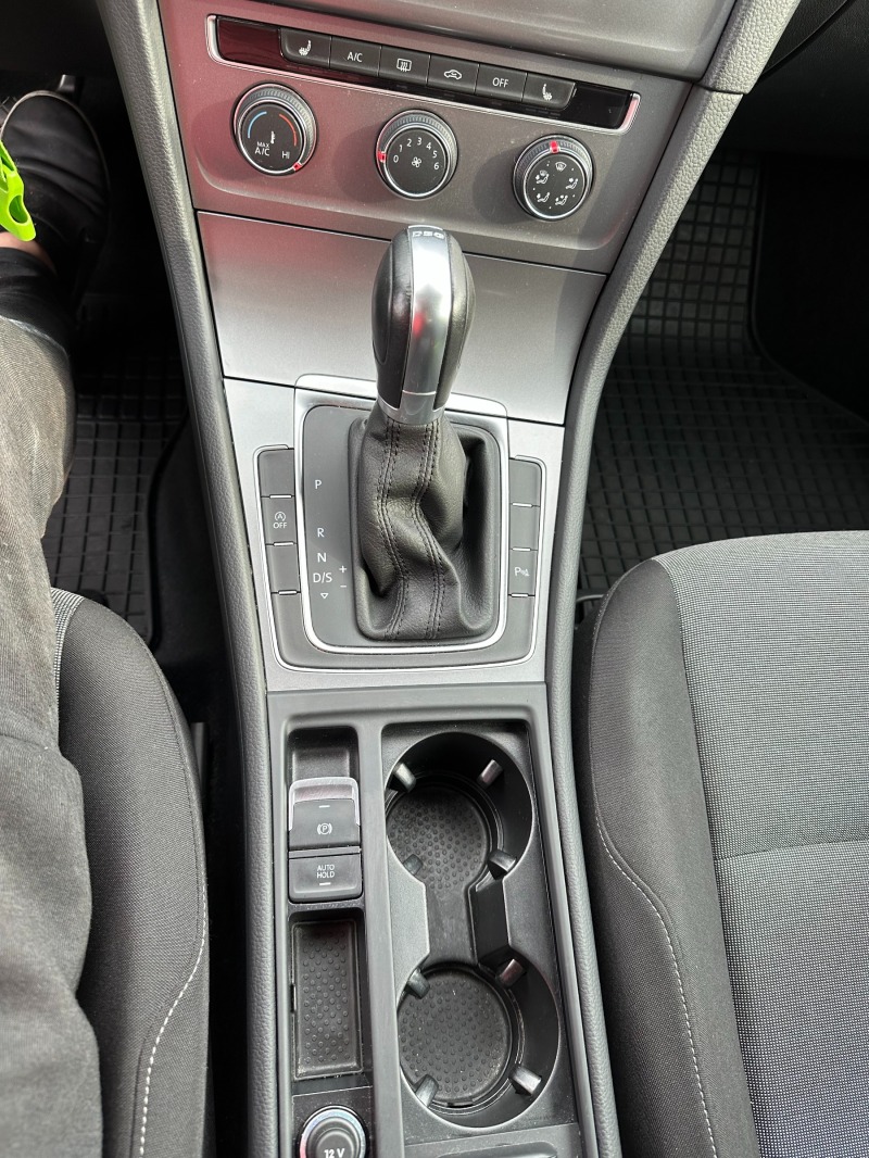 VW Golf klimatronik/navi/full, снимка 11 - Автомобили и джипове - 40915390