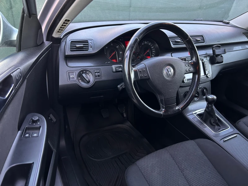 VW Passat, снимка 8 - Автомобили и джипове - 47882327