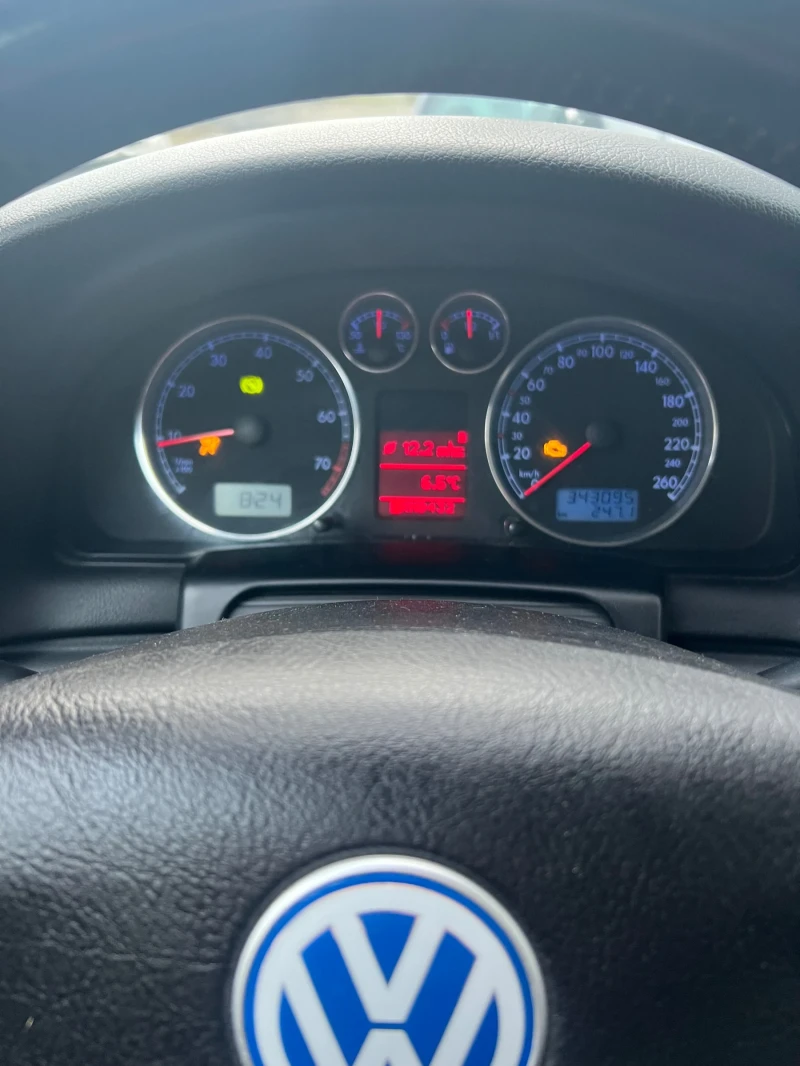 VW Passat 1, 8 , снимка 4 - Автомобили и джипове - 53019546