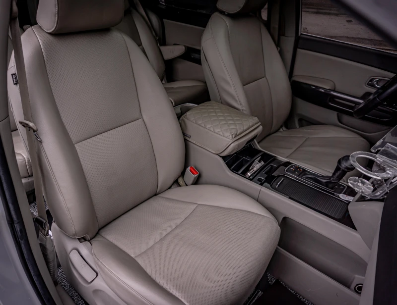 Kia Carnival 2.2CRDI-4WD-ПЕРФЕКТНА-6М.ГАР.РЕАЛНИ КМ., снимка 11 - Автомобили и джипове - 53244573