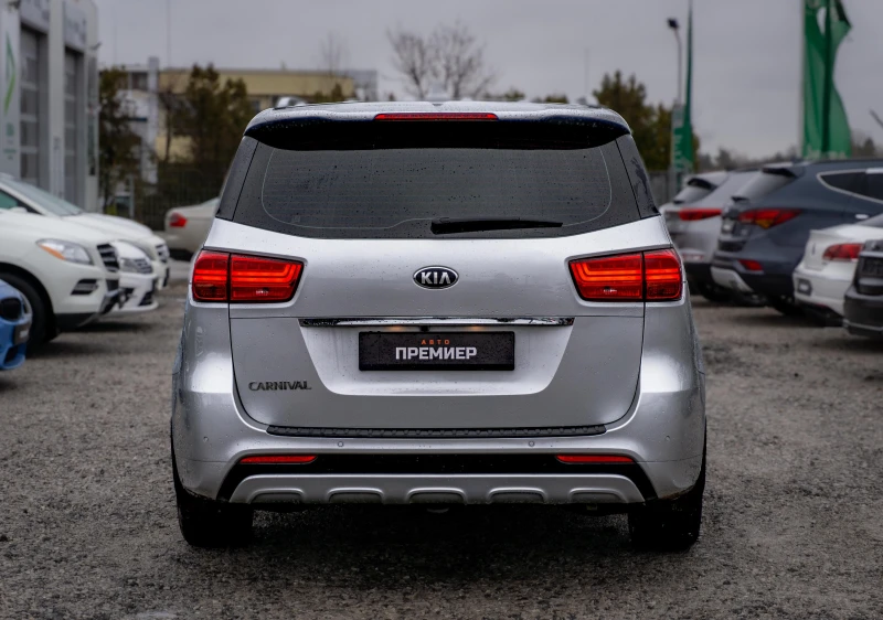 Kia Carnival 2.2CRDI-4WD-ПЕРФЕКТНА-6М.ГАР.РЕАЛНИ КМ., снимка 5 - Автомобили и джипове - 53244573