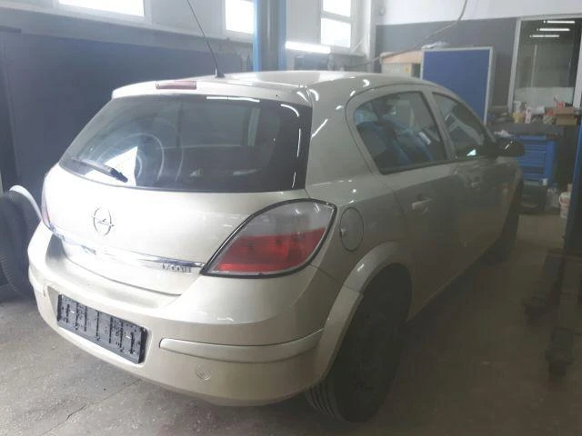 Opel Astra, снимка 11 - Автомобили и джипове - 26092210