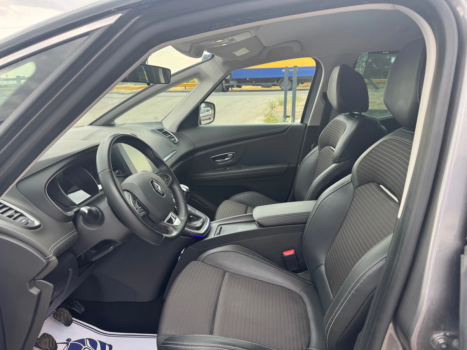 Renault Scenic Energy intense 1.5cdi 110ks - изображение 10