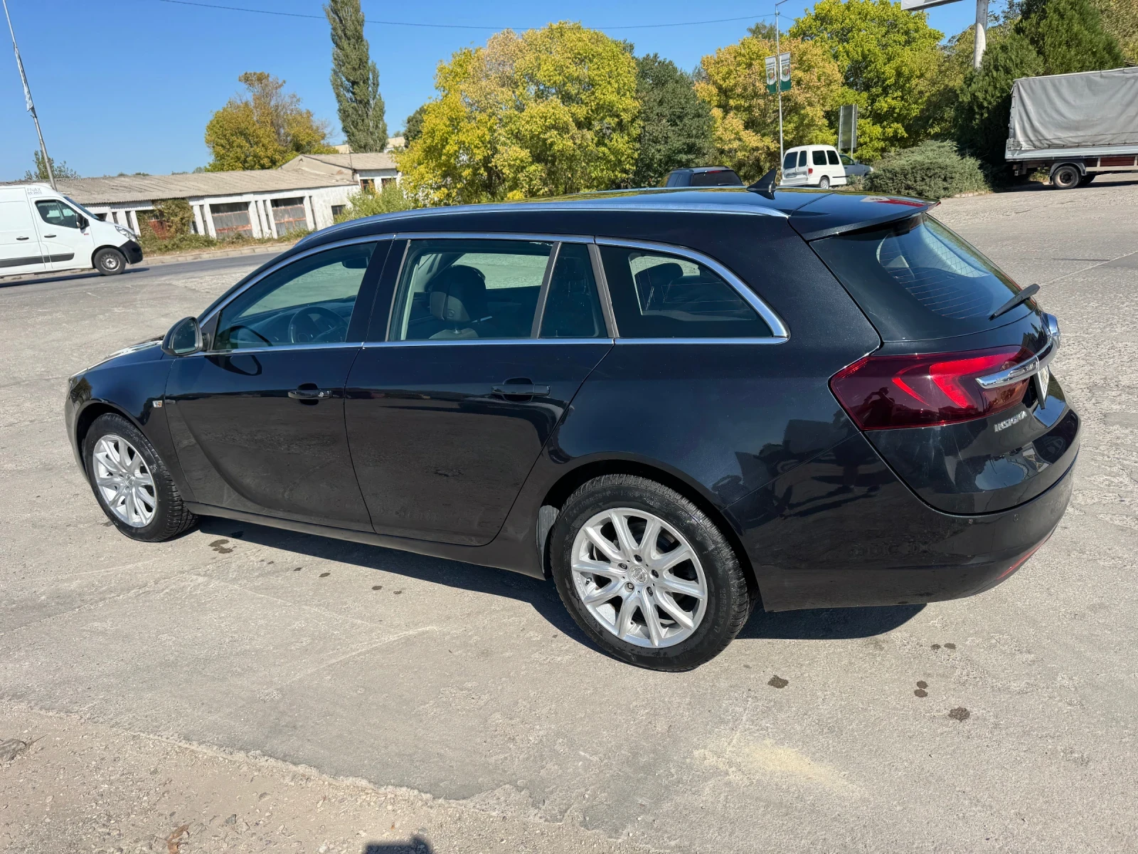 Opel Insignia SPORTS TOURER SW - изображение 2
