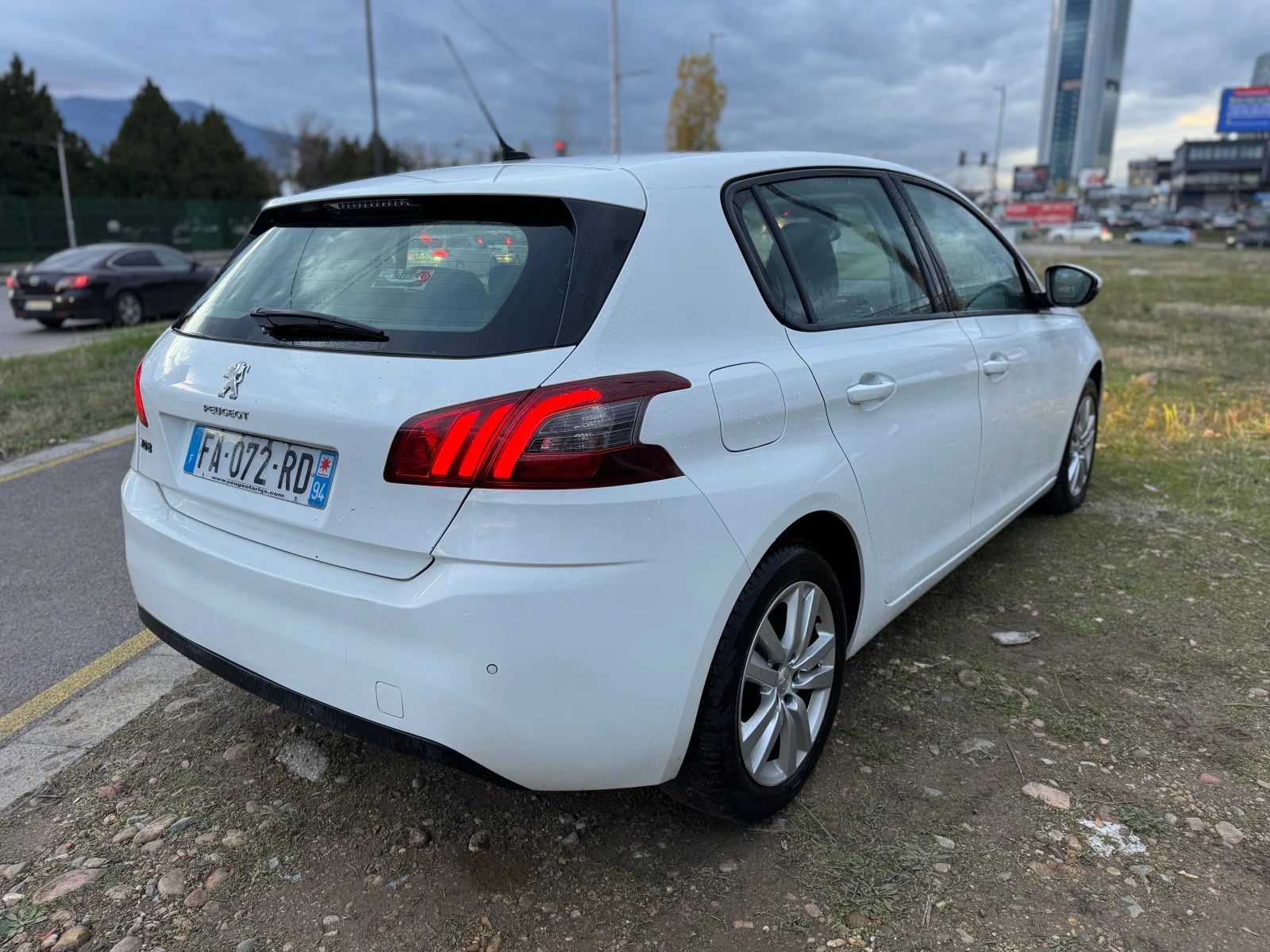 Peugeot 308 1.5HDI-EAT8-131-NAVI-EURO6 - изображение 5