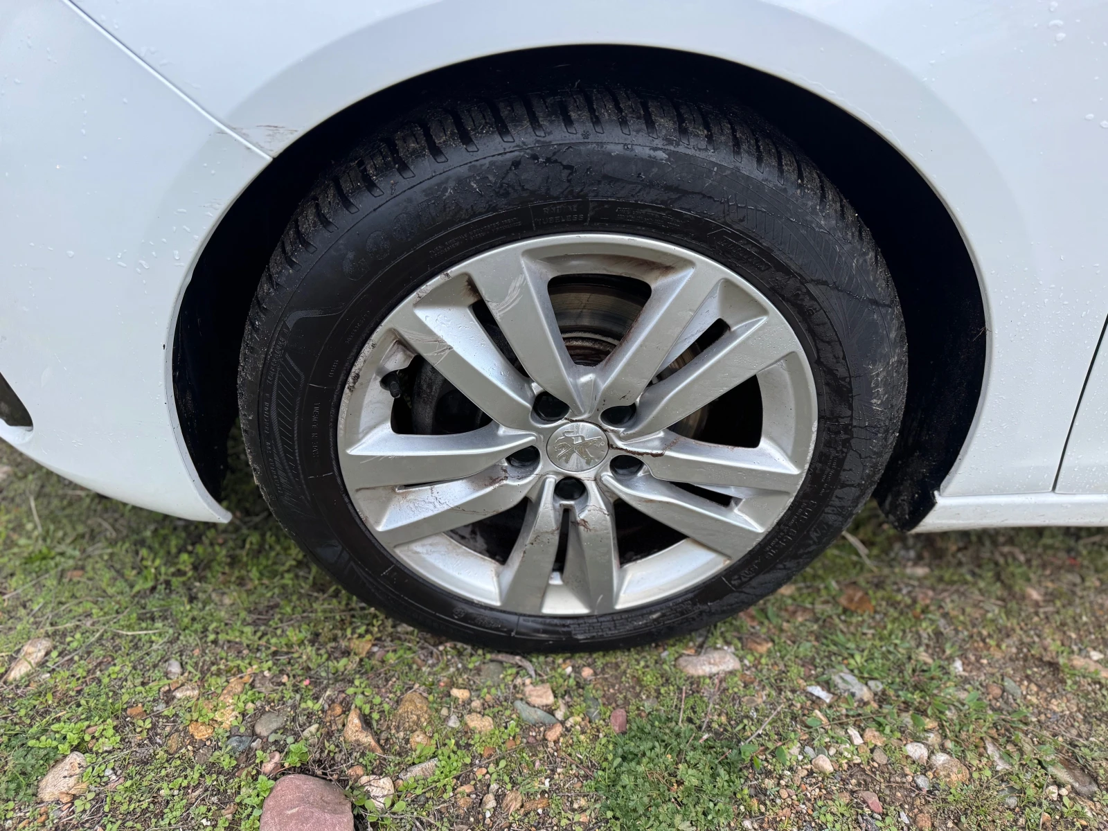 Peugeot 308 1.5HDI-EAT8-131-NAVI-EURO6 - изображение 9