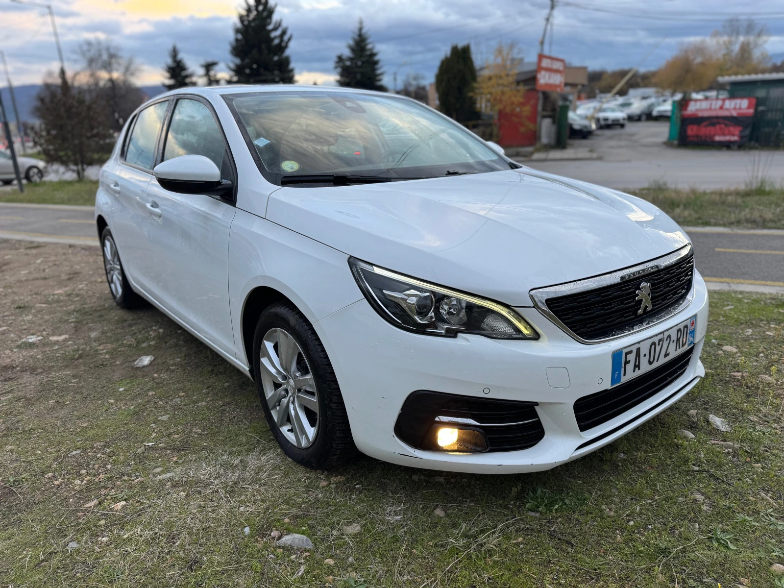 Peugeot 308 1.5HDI-EAT8-131-NAVI-EURO6 | Mobile.bg   1