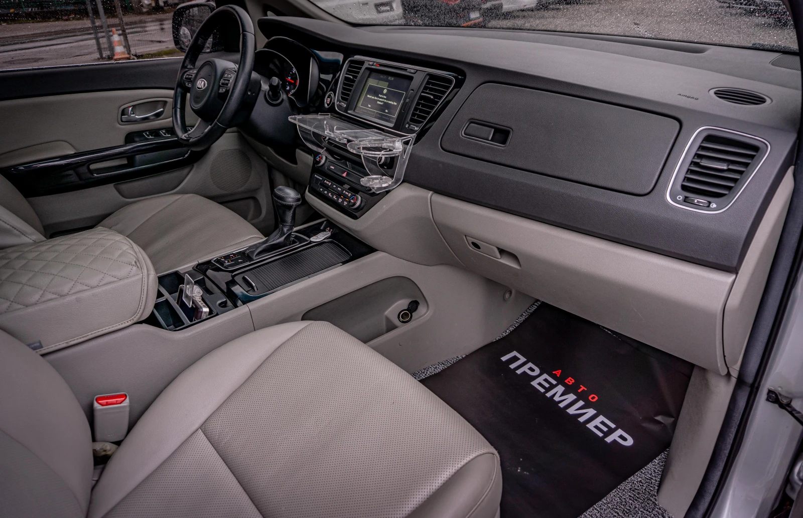 Kia Carnival 2.2CRDI-4WD-ПЕРФЕКТНА-6М.ГАР.РЕАЛНИ КМ. - изображение 8