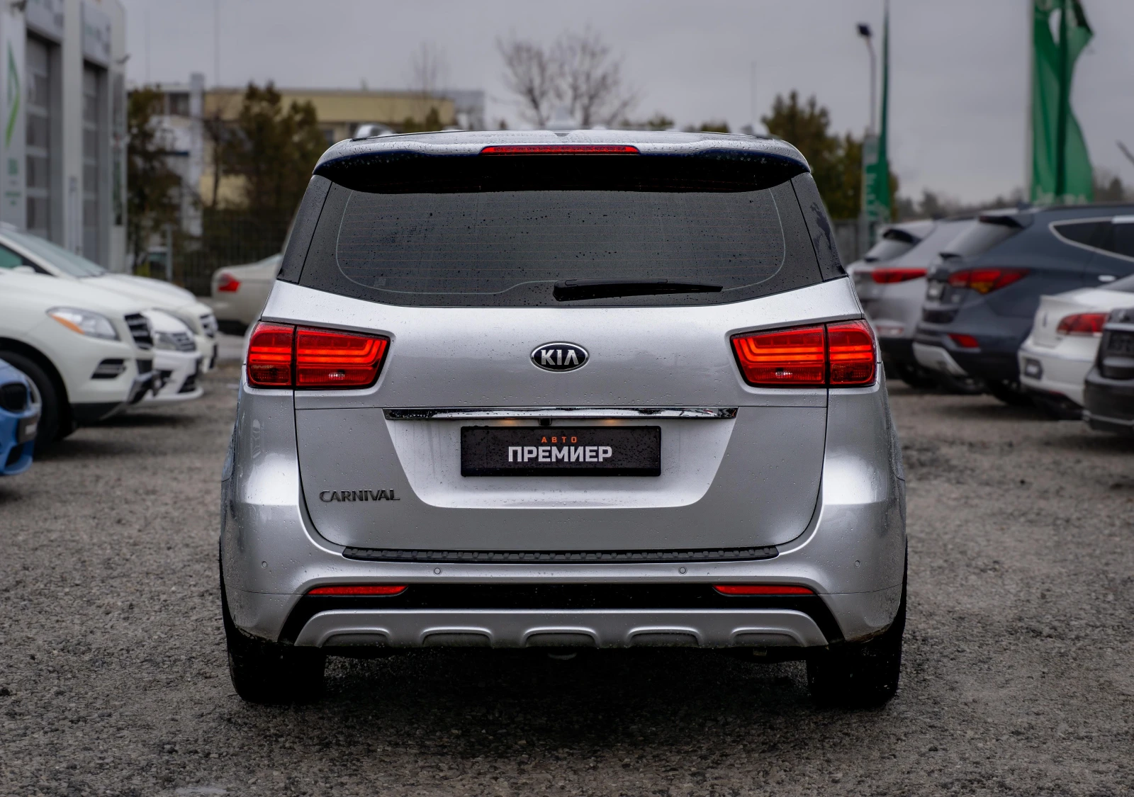 Kia Carnival 2.2CRDI-4WD-ПЕРФЕКТНА-6М.ГАР.РЕАЛНИ КМ. - изображение 5