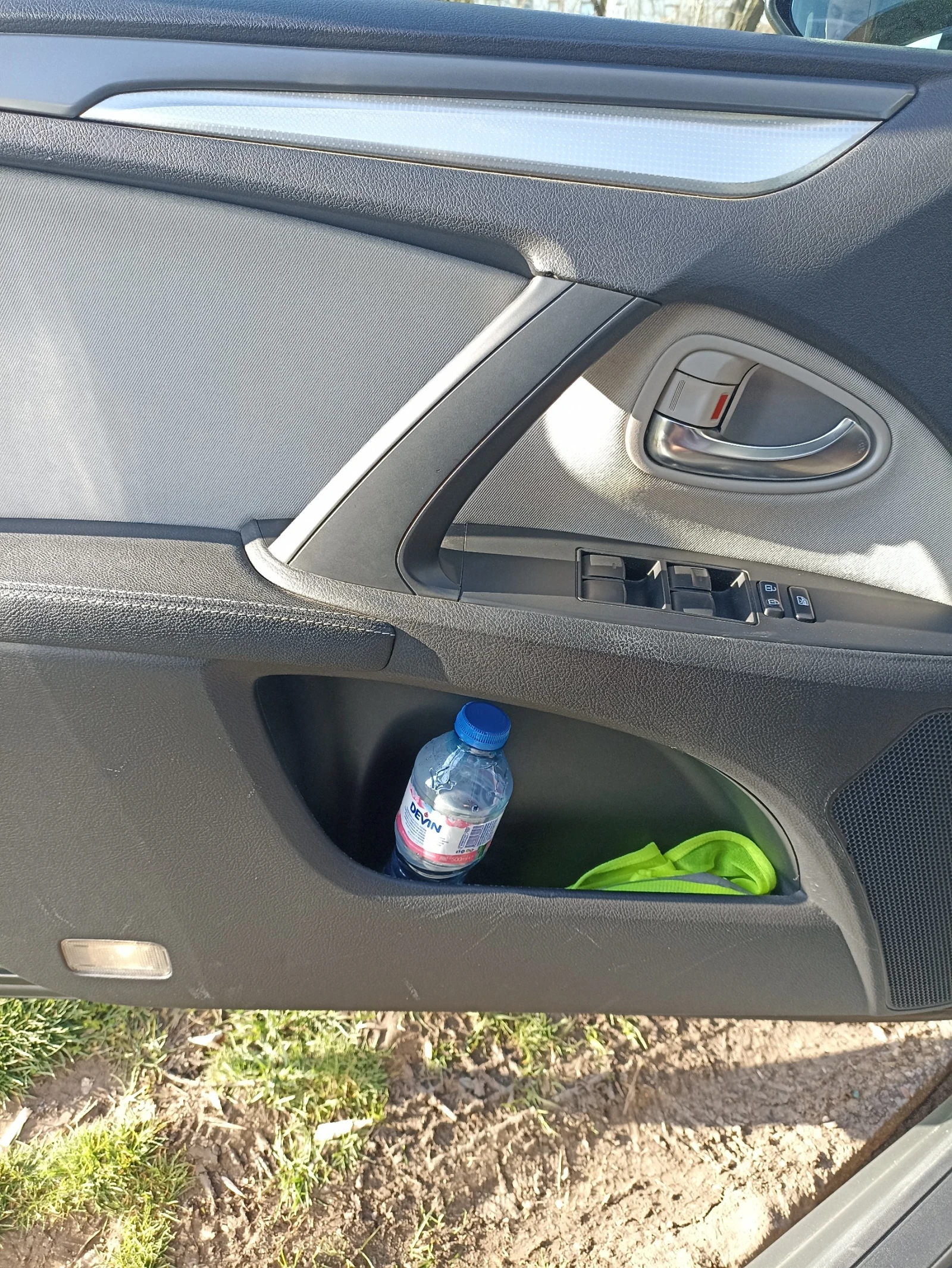 Toyota Avensis VVTi Executive, снимка 10 - Автомобили и джипове - 53866724