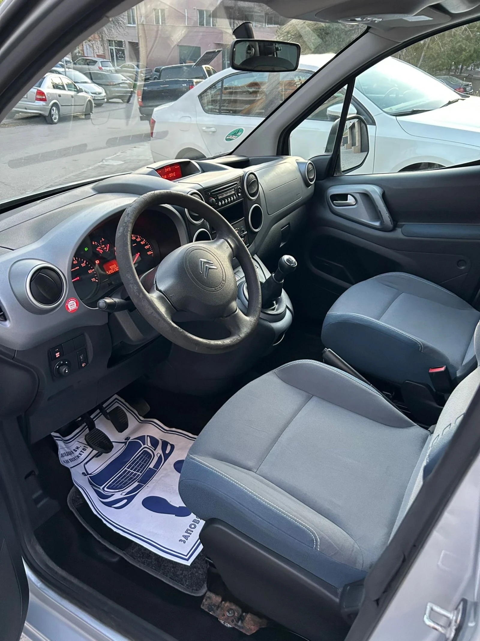 Citroen Berlingo 1.6HDI, снимка 9 - Автомобили и джипове - 54284920