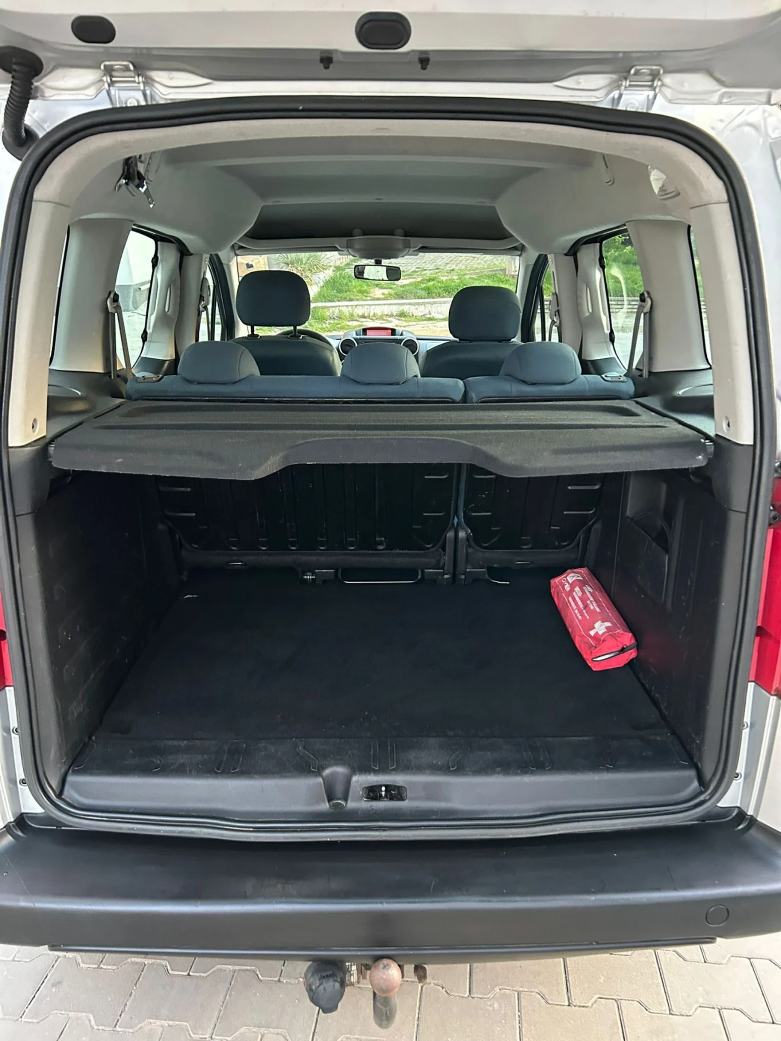 Citroen Berlingo 1.6HDI, снимка 13 - Автомобили и джипове - 54284920