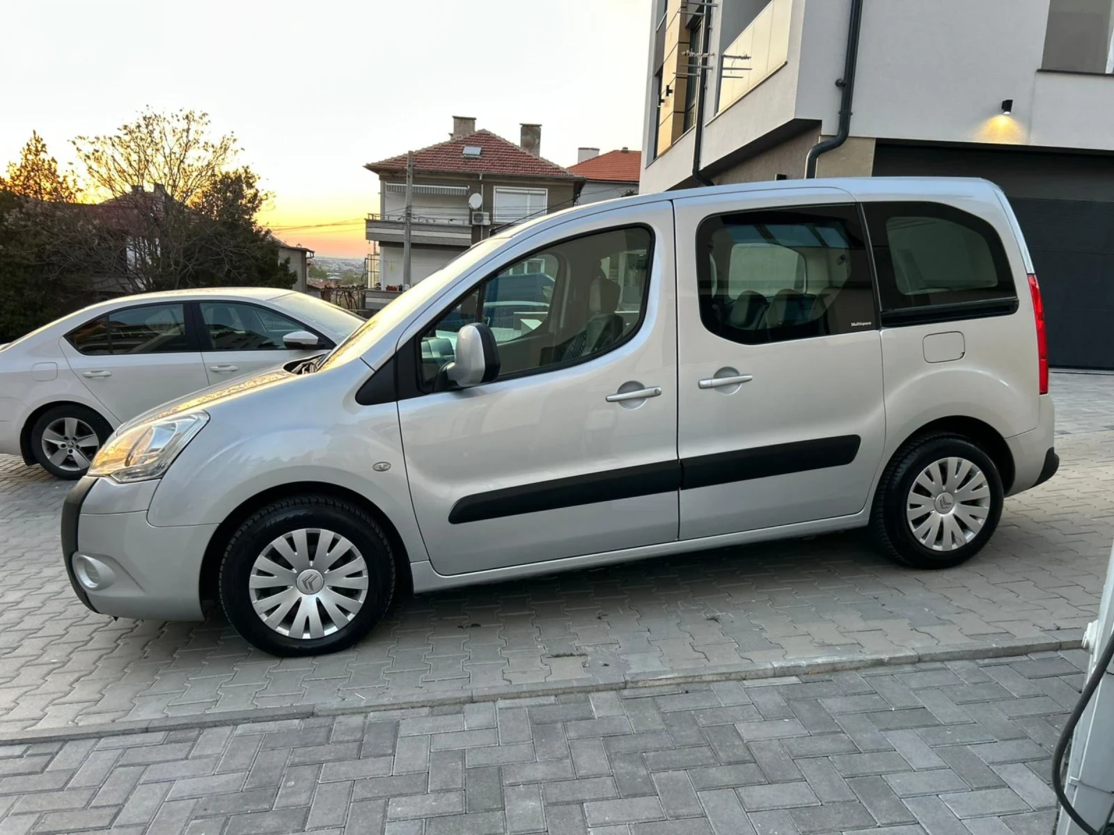 Citroen Berlingo 1.6HDI, снимка 7 - Автомобили и джипове - 54284920