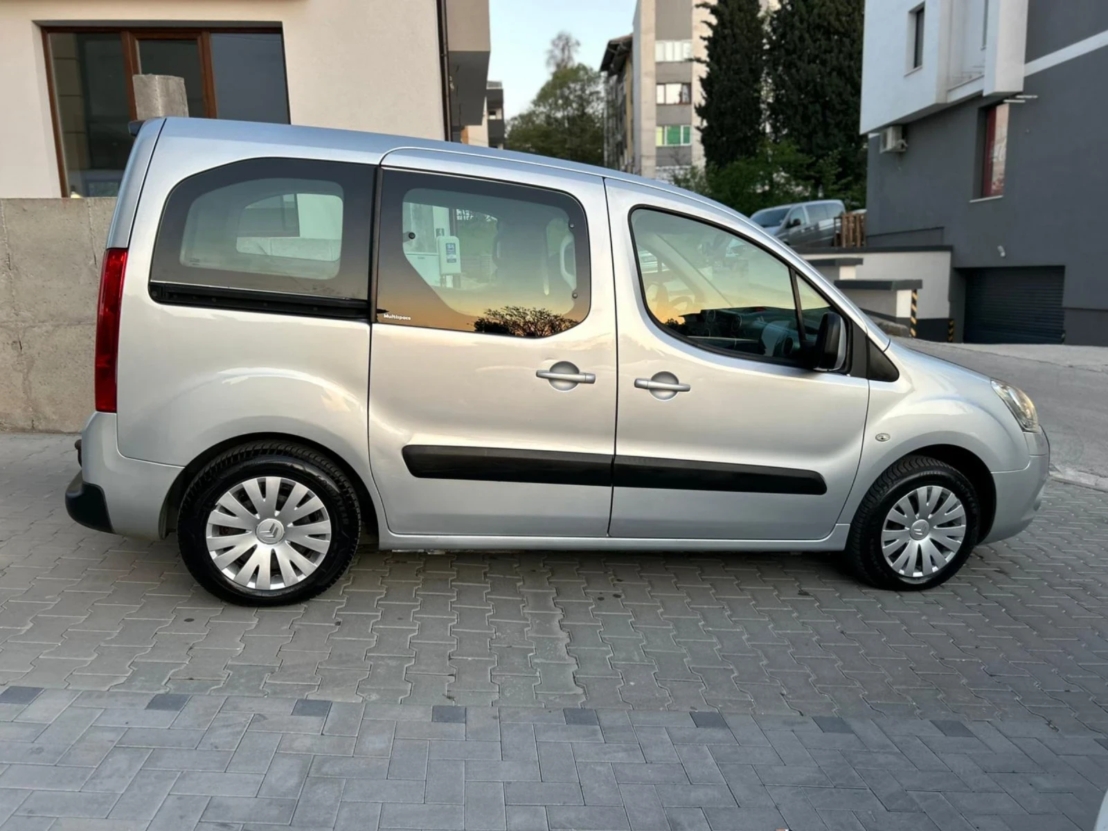 Citroen Berlingo 1.6HDI, снимка 8 - Автомобили и джипове - 54284920