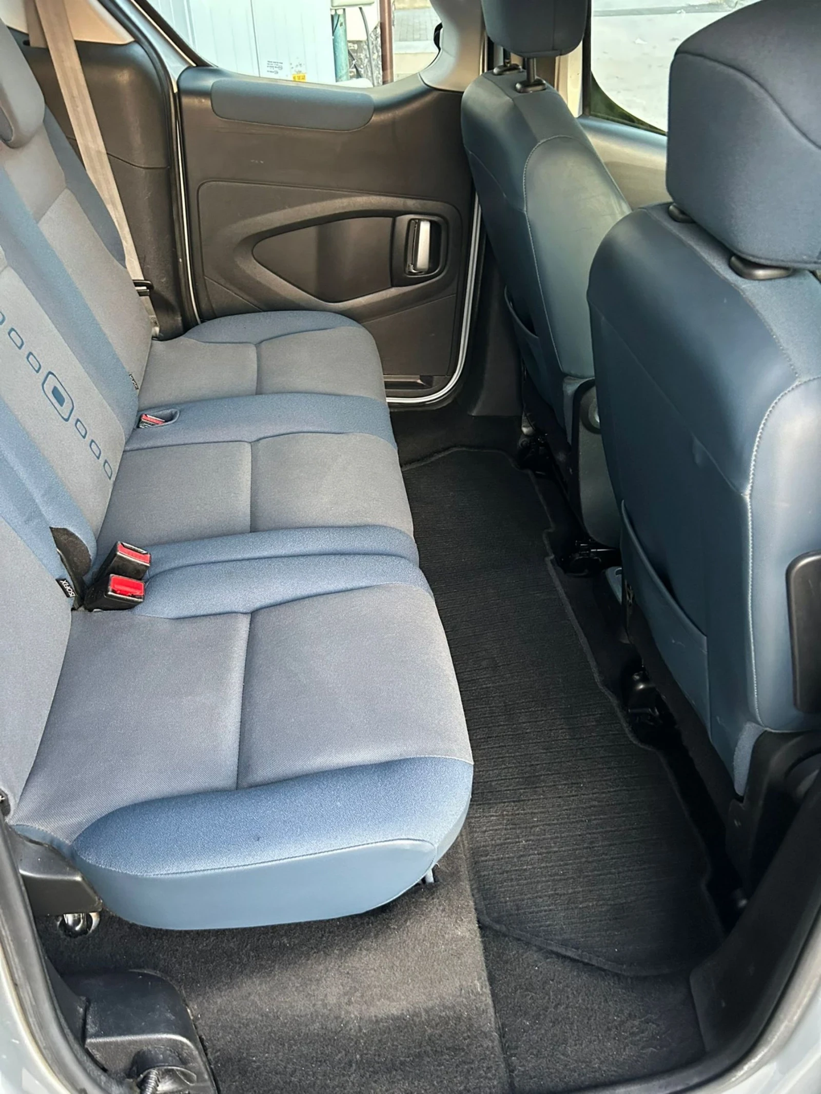 Citroen Berlingo 1.6HDI, снимка 12 - Автомобили и джипове - 54284920